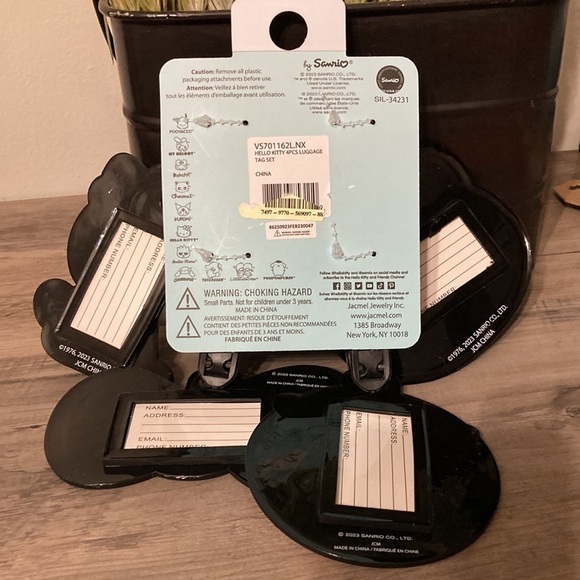 FINAL SALE! NWT! HELLO KITTY & FRIENDS SET OF 4 LUGGAGE TAGS - Picture 7 of 14